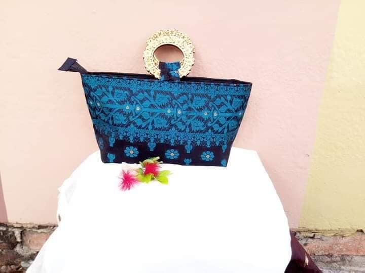 Jamdani Purse (Black With Blue)